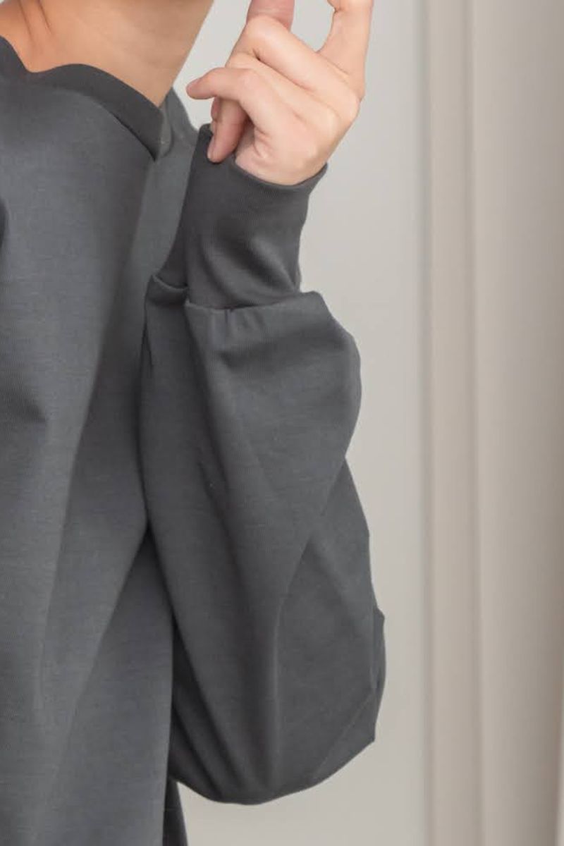 バックウエストはゴム仕様で、履き心地楽チン。