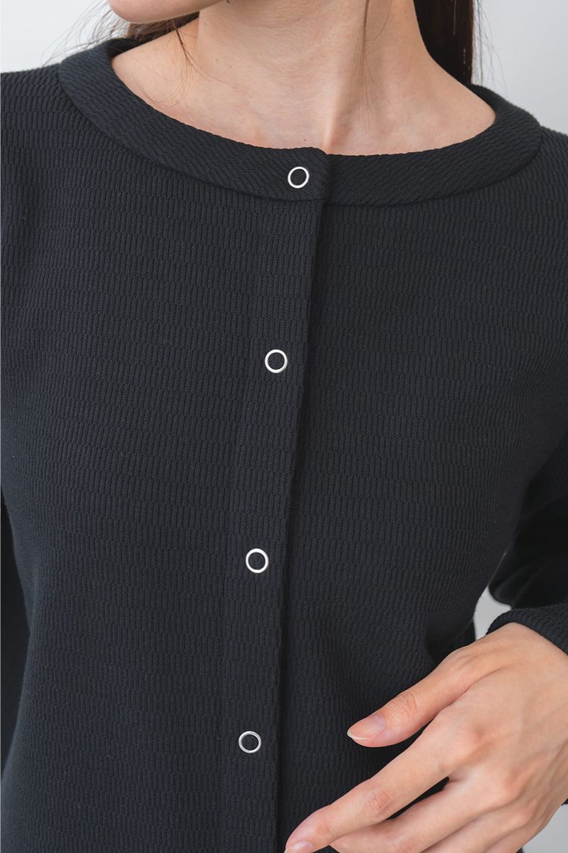 つけ外しが楽なスナップボタンで着脱をストレスフリーに。