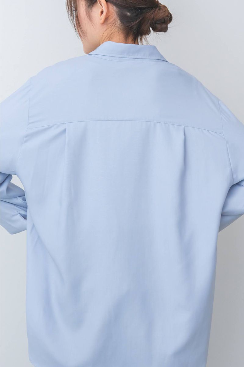 背中にはサイドタックでおしゃれに