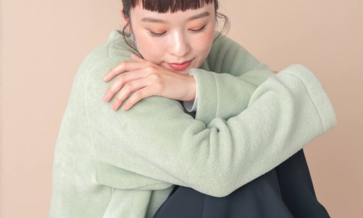 暖かい服を探す