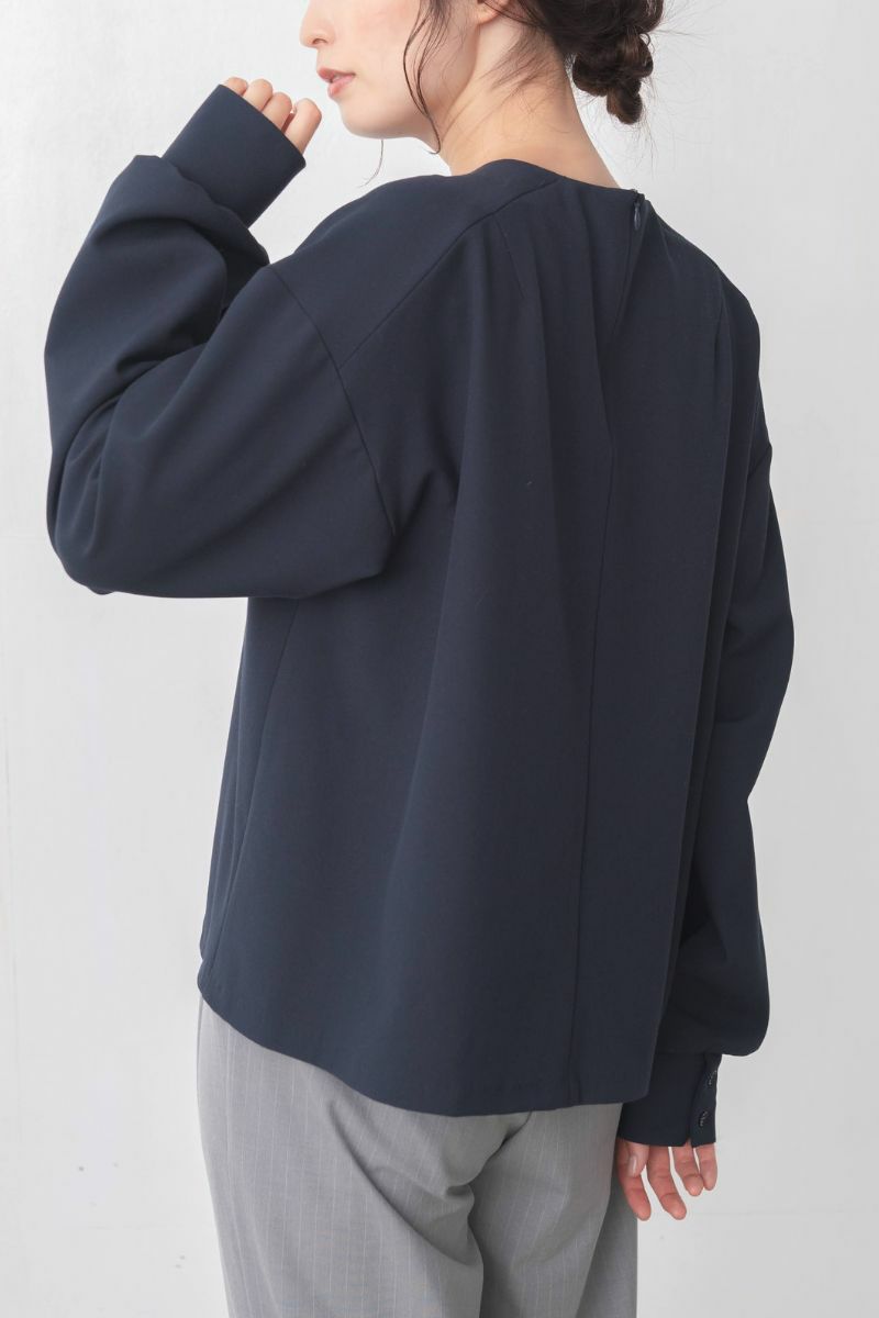 バックウエストはゴム仕様で、履き心地楽チン。