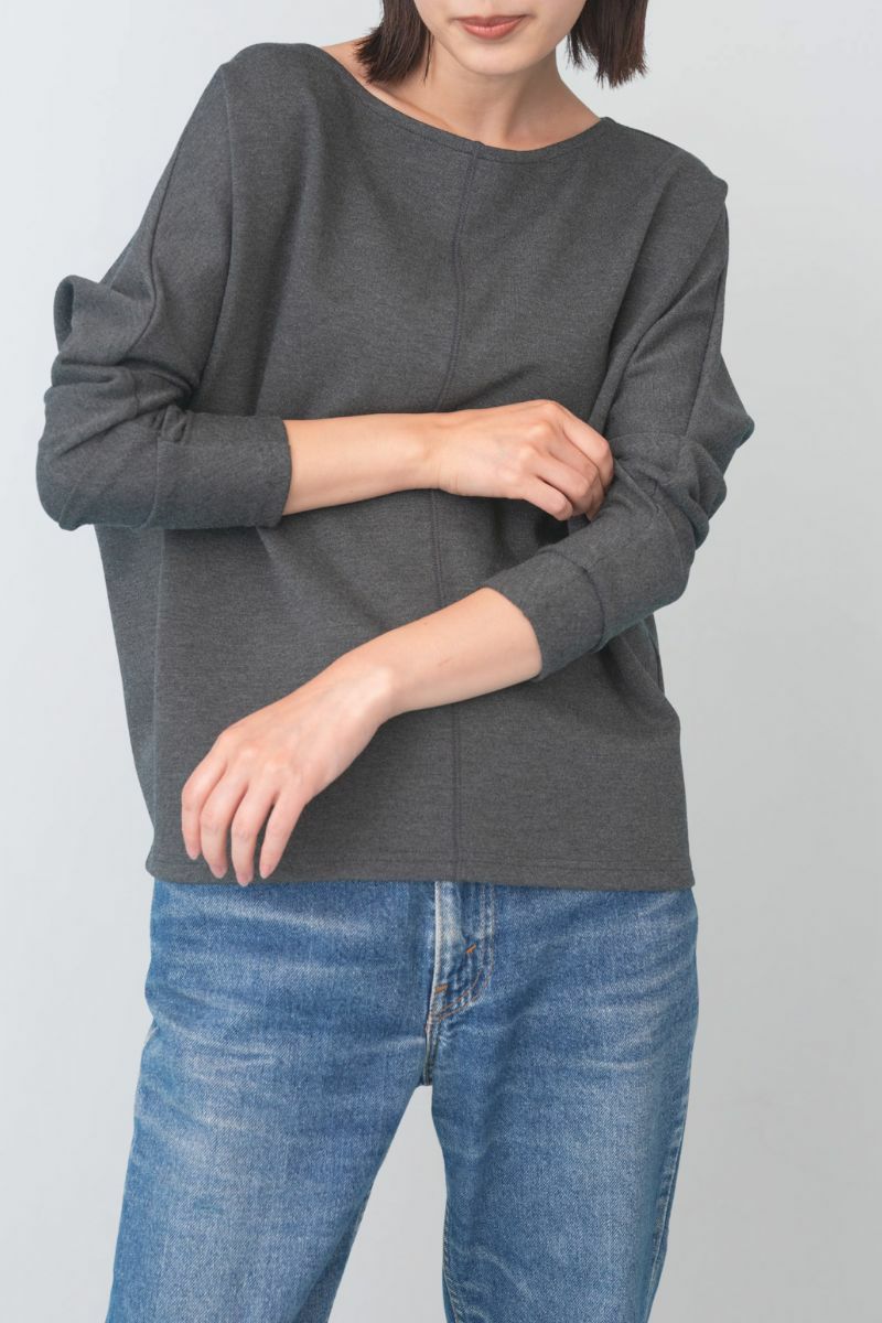 バックウエストはゴム仕様で、履き心地楽チン。