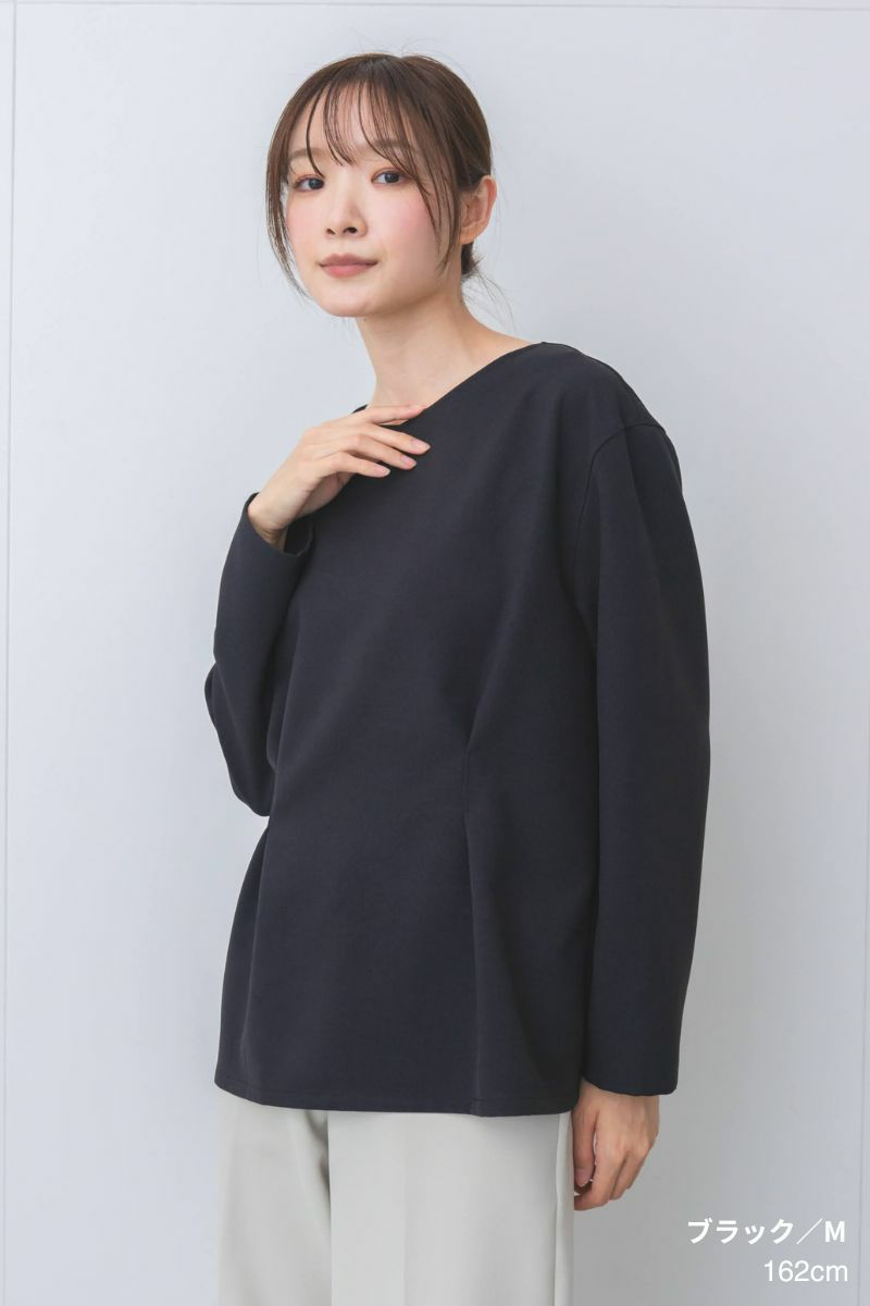 「くつろぎ」と「きちんと感」を兼ね備えたストレスフリーなカットソー