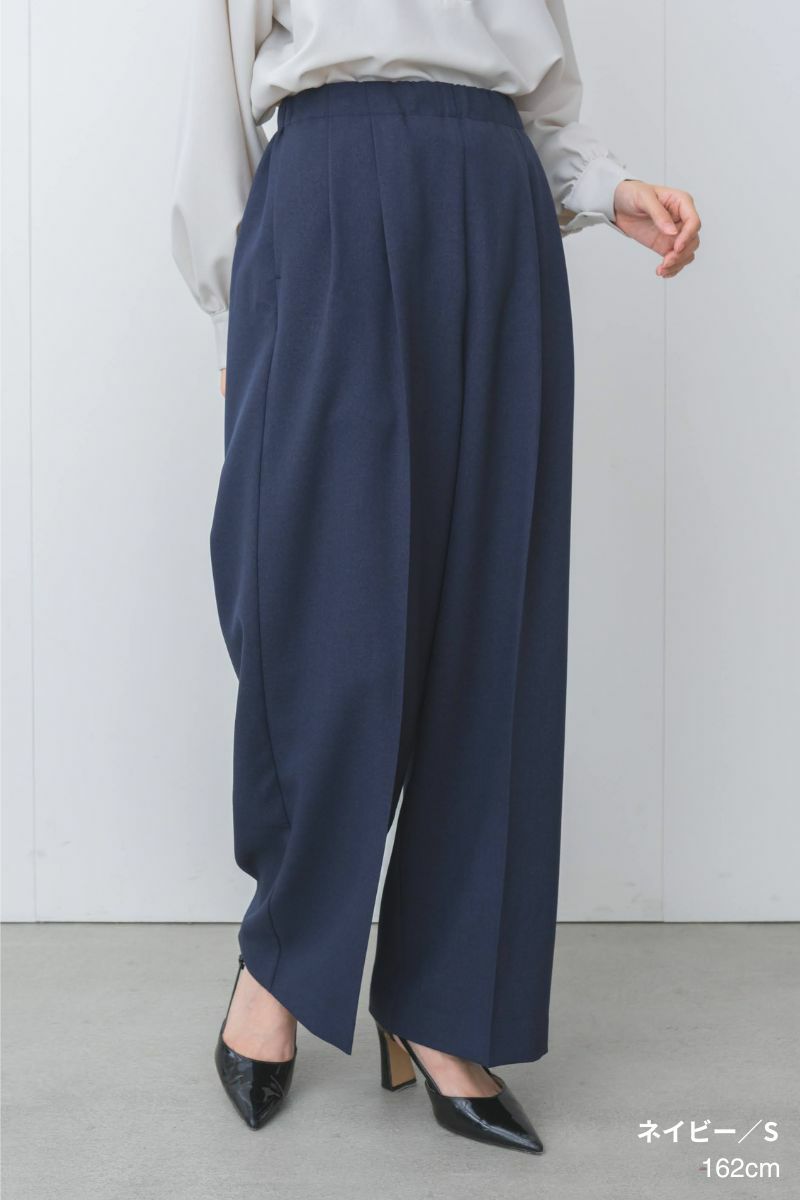 「くつろぎ」と「きちんと感」を兼ね備えたストレスフリーなカットソー