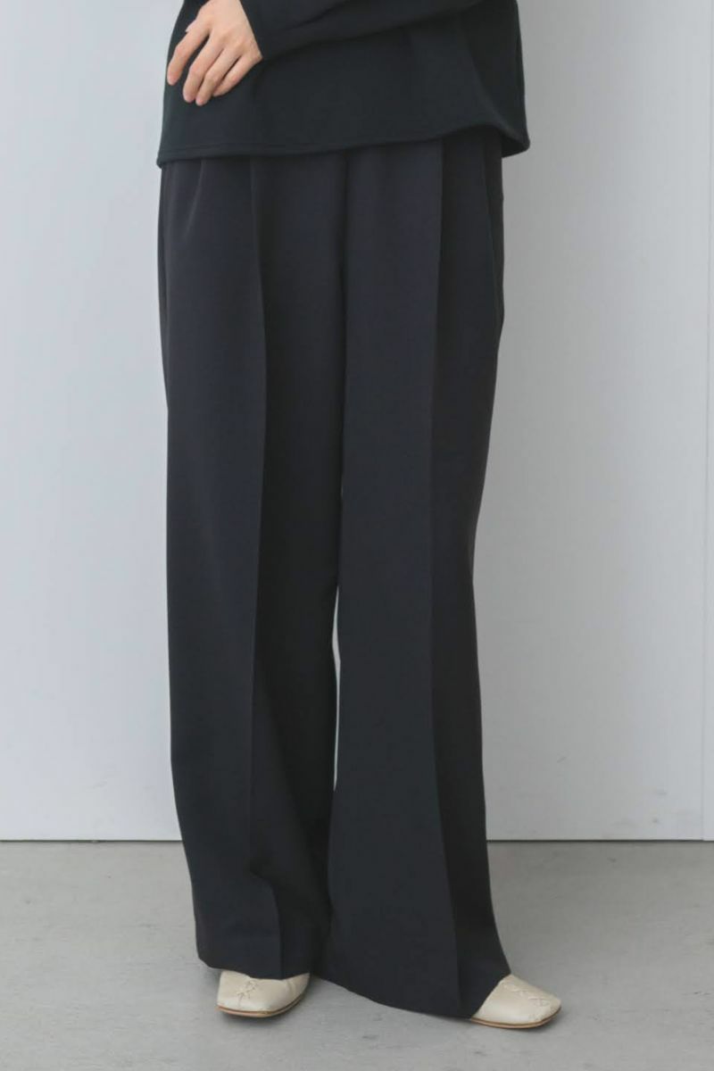 窮屈さなしでリラックスできる、ゆったりとしたアームホール。