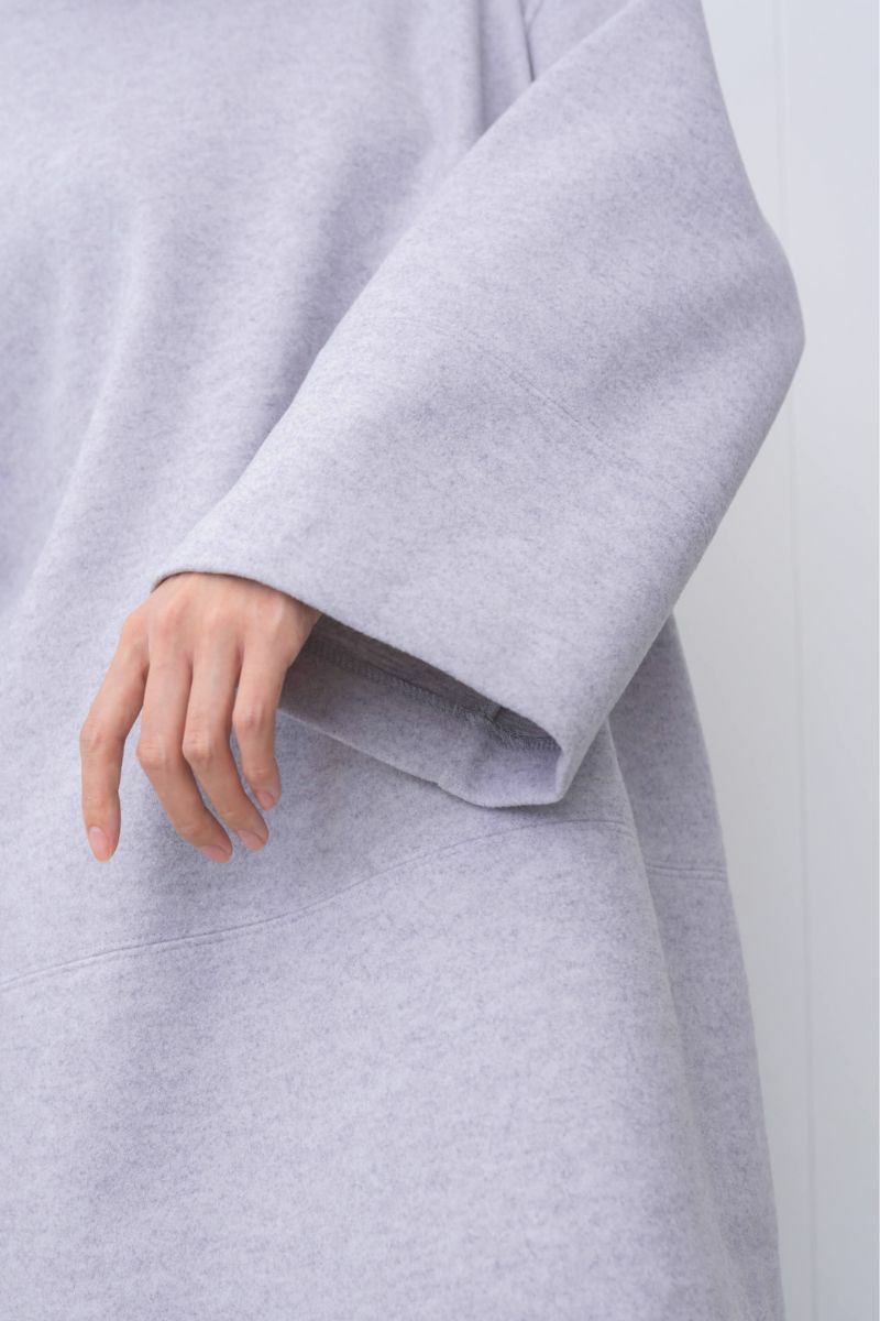 広がる袖で動きを自由に、アクティブに。